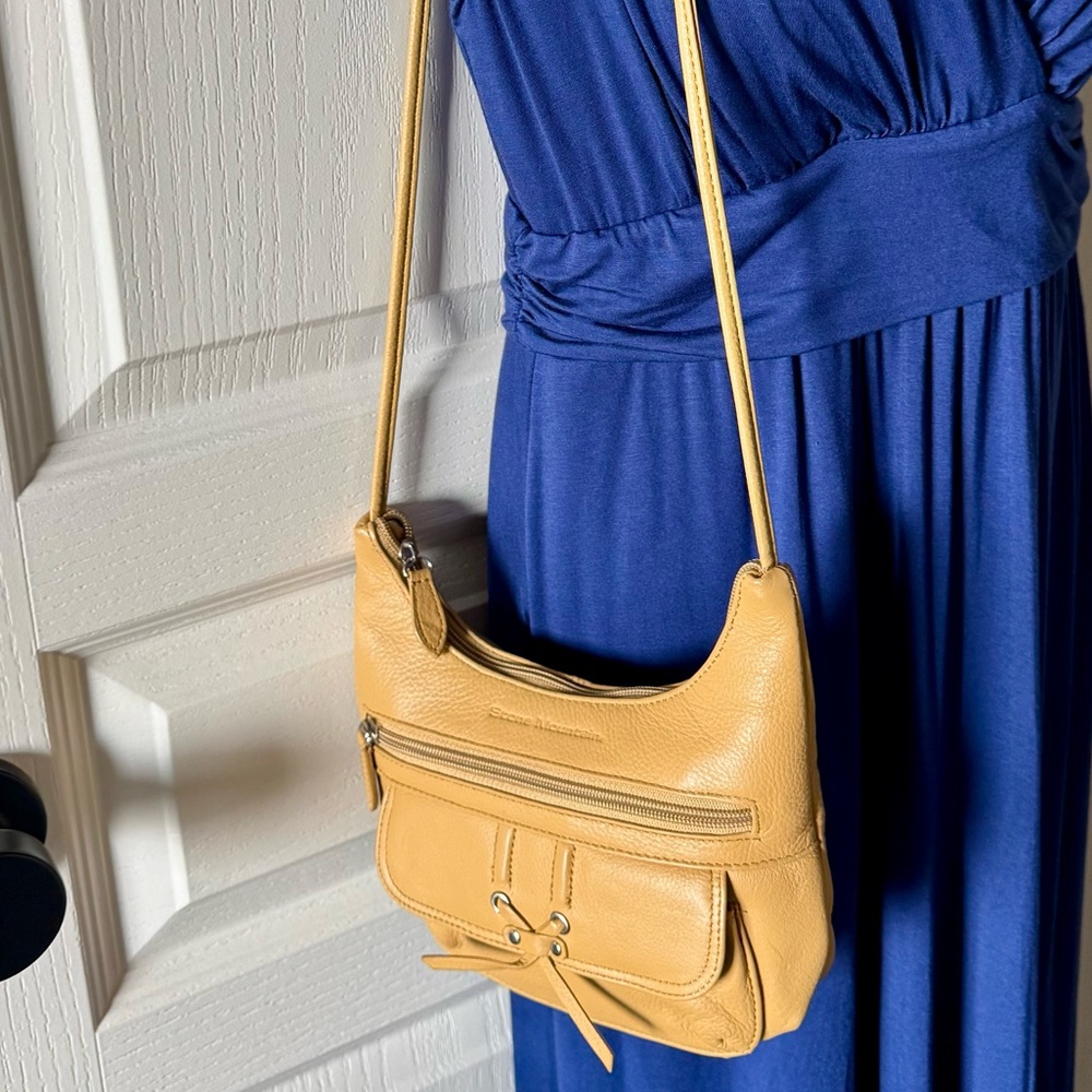 STONE MOUNTAIN Leather Crossbody Bag
